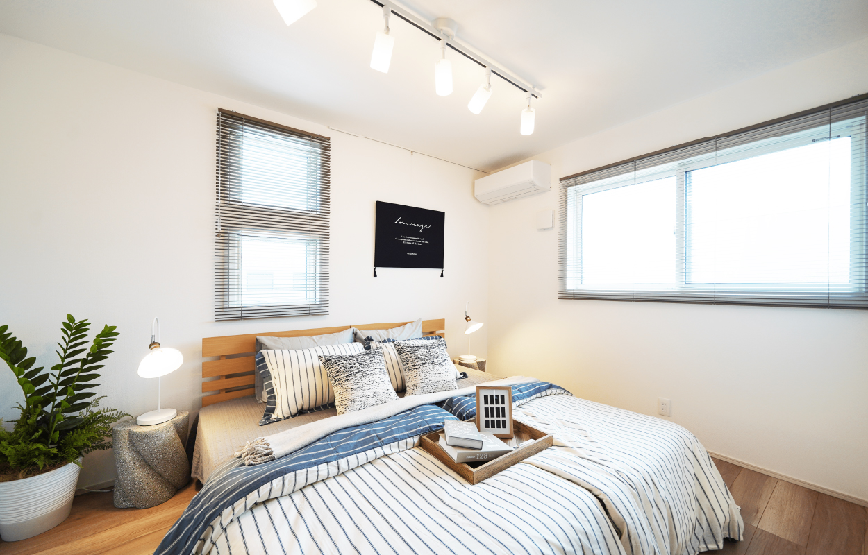 ROOM 1