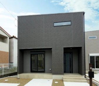 【アイーナネオ泉佐野松原 2号地 新築一戸建て｜今週末オープンハウス開催】 8月30日（日）10:00～17:00に、2号地新築一戸建てのオープンハウスを開催いたします。 実際の広さ・収納・設備仕様・日当たりなどを現地でご確認いただけます。 ご予約なしでご見学いただけますので、ぜひお気軽にご来場ください。
