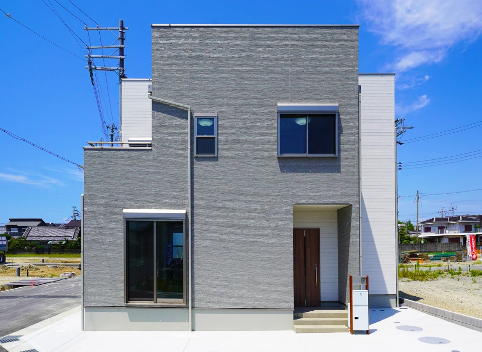 豊富な収納スペースと“約２６帖の屋上庭園” がある家