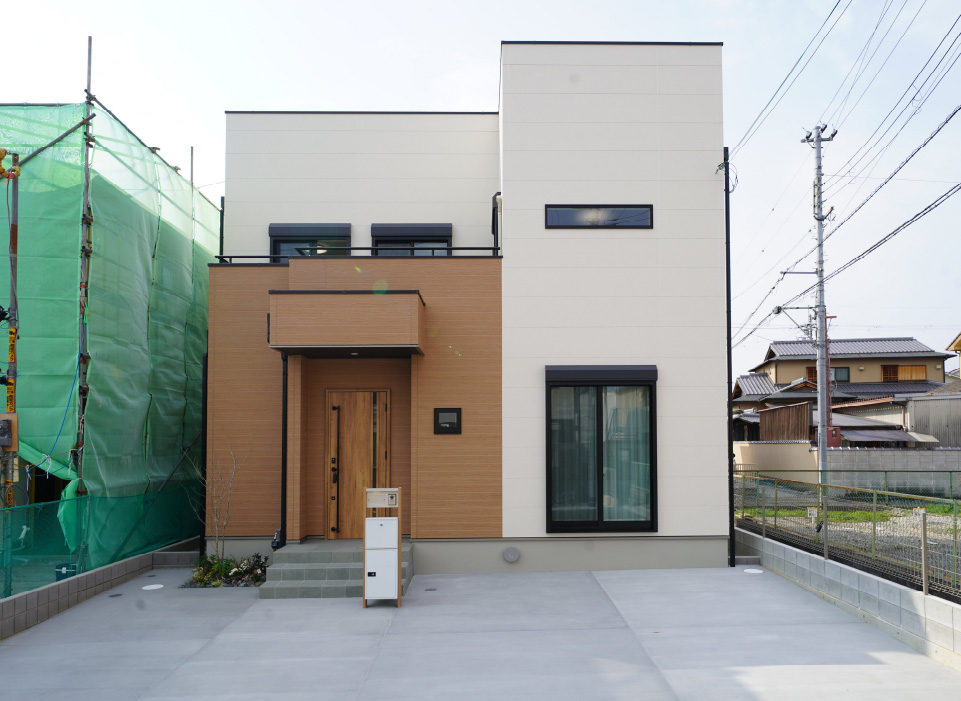 休日をちょっと特別に。陽だまりの屋上庭園が暮らしを彩る家
