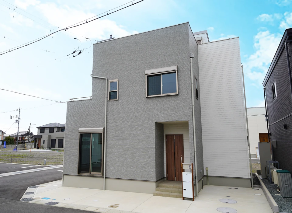 豊富な収納スペースと“約２６帖の屋上庭園” がある家